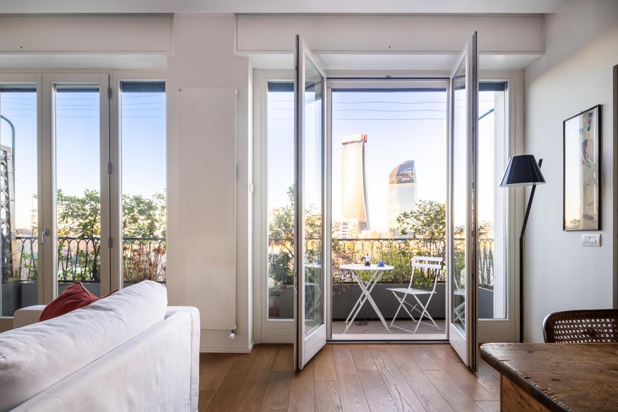 Life View With Terrace R&r Milan